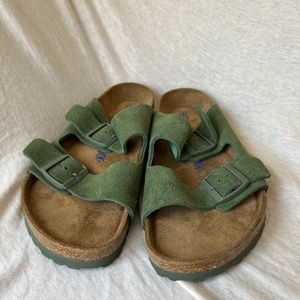 NEW (in box) Birkenstocks Arizona Sandal Men’s size 9